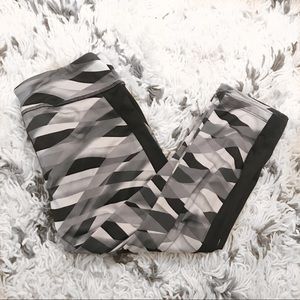 Forever 21 Printed Capri Leggings